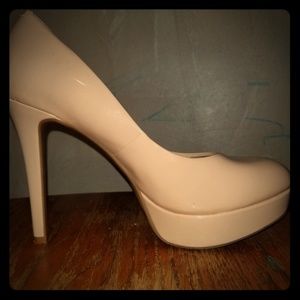 Gianni Bini Nude Platform Pump